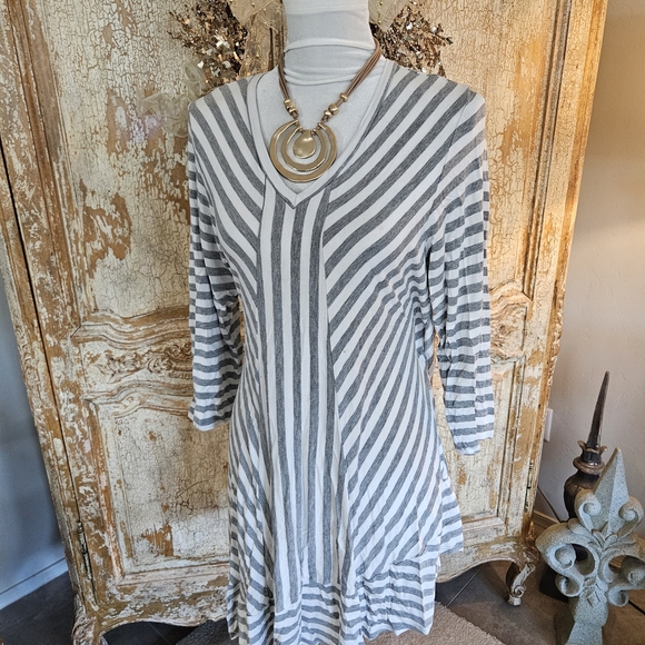 Comfy USA Gray and White Asymmetrical Dress - Picture 4 of 8